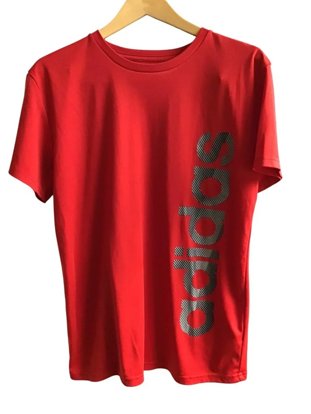 ADIDAS- BOYS SHORT SLEEVE FRONT LOGO GRAPHIC T-SHIRT RED SIZE X- LARGE